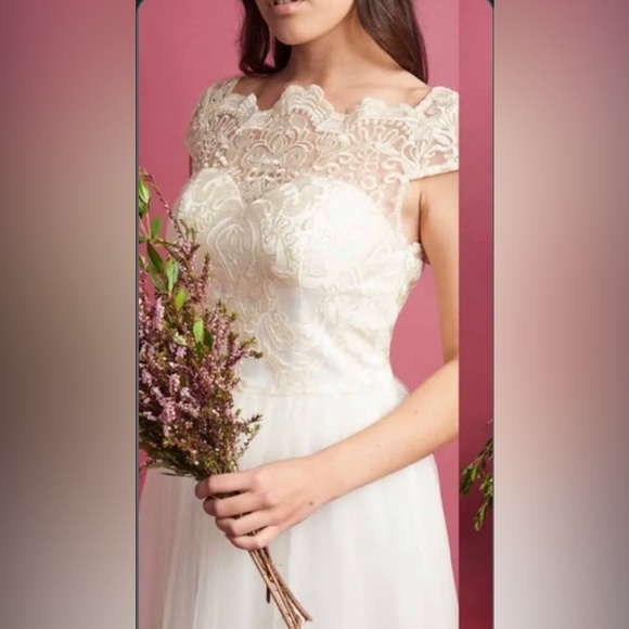 White lace dress! - Picture 2 of 5